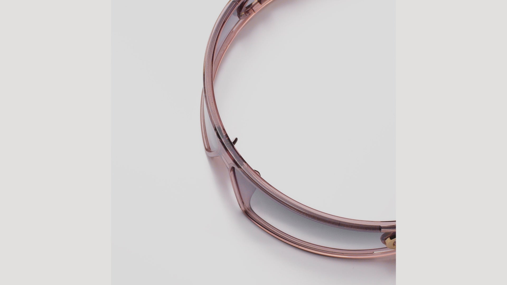 Load video: Dior VeryDior M1U